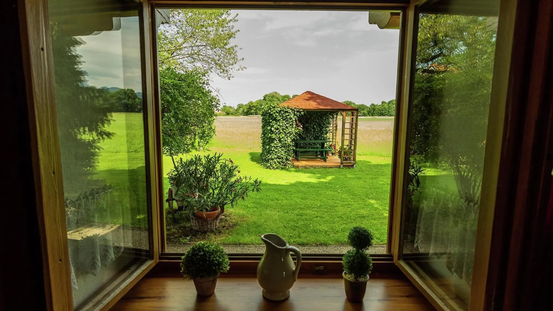 Alluring Holiday Home In Ubersee With Whirlpool 0*,