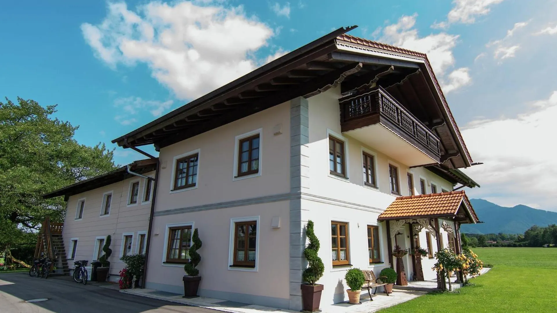 Alluring Holiday Home In Ubersee With Whirlpool 0*,