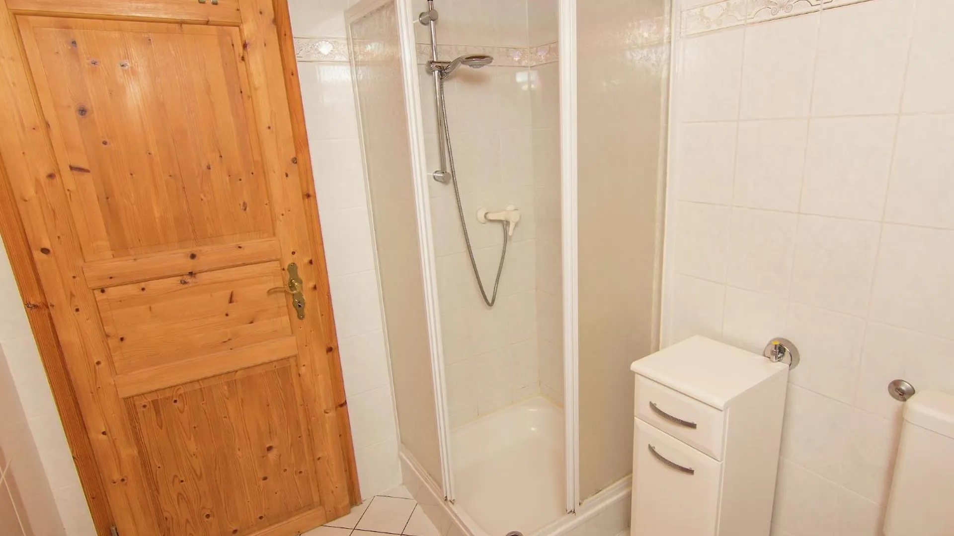 Alluring Holiday Home In Ubersee With Whirlpool 0*,